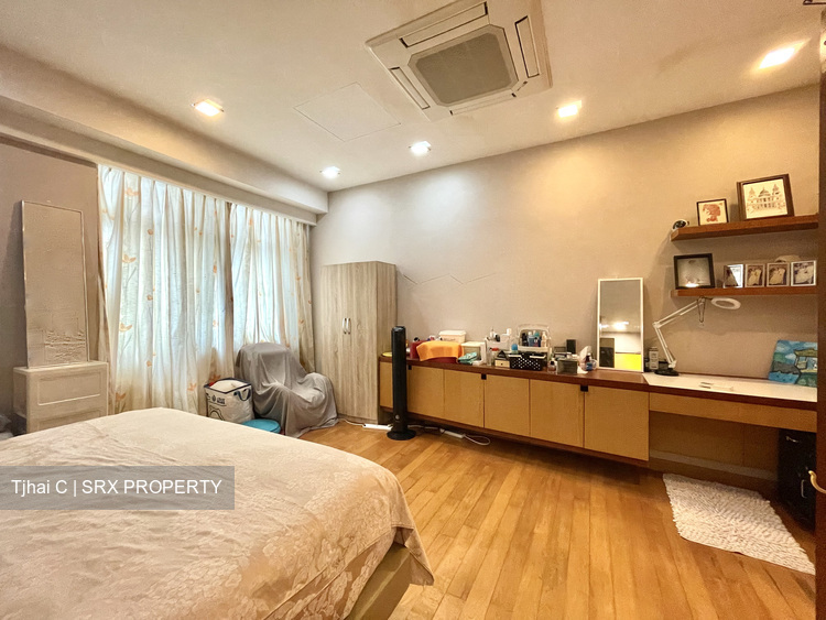 Kew Vale (D16), Terrace #309664821
